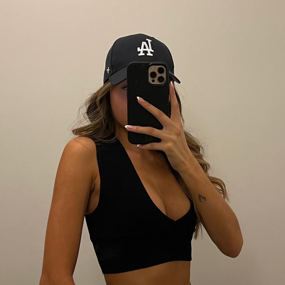 Black V-Neck Ribbed Crop Top - Babaton